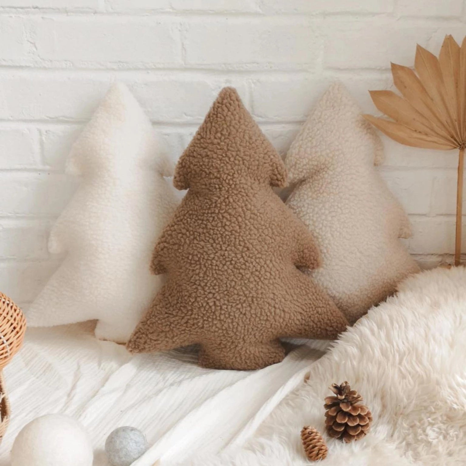 Winter Pine Tree pillow - Off-White