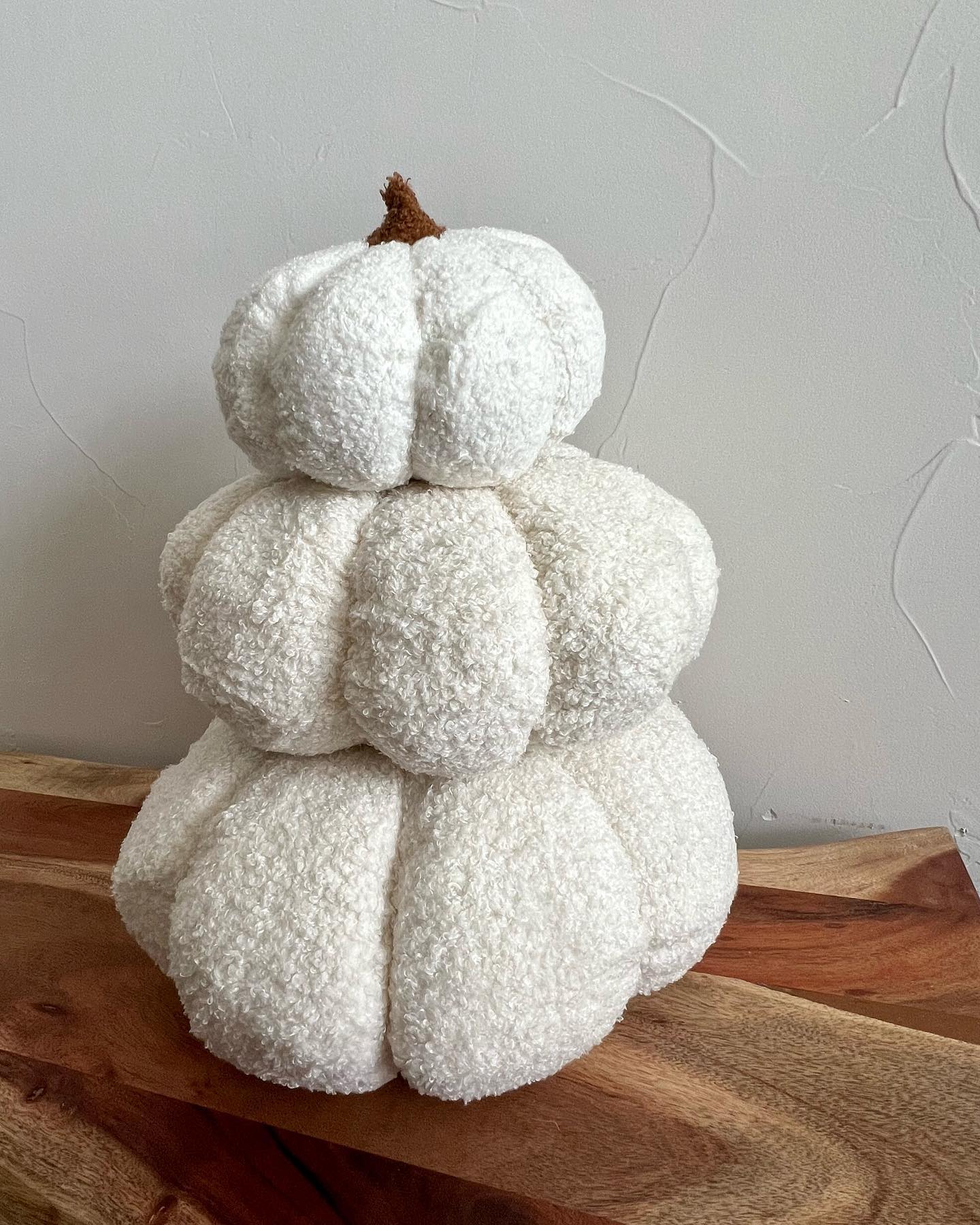 Pumpkin Fall Boucle Pillow Med. White