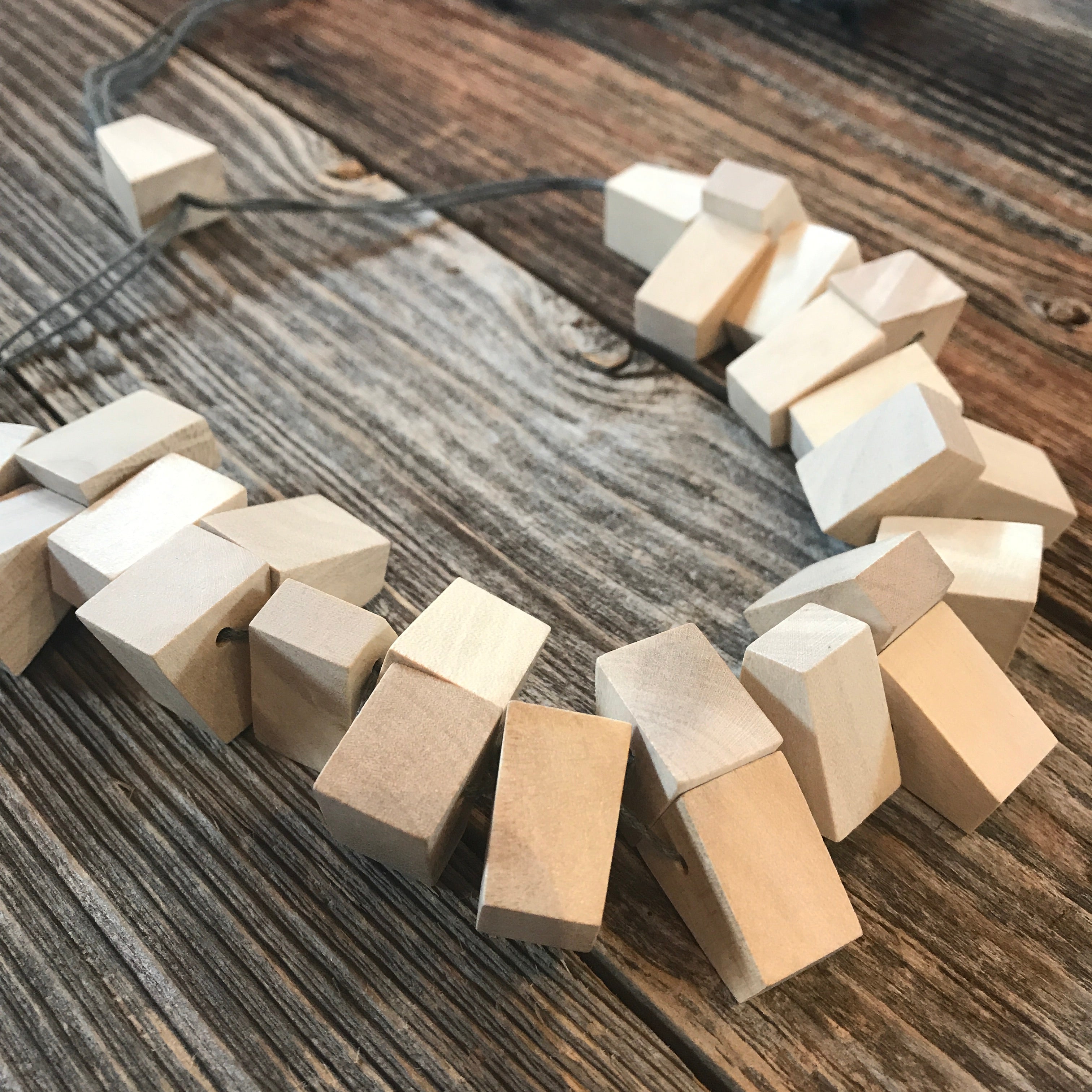 Beautiful Hands No Dye Necklace Block Natural