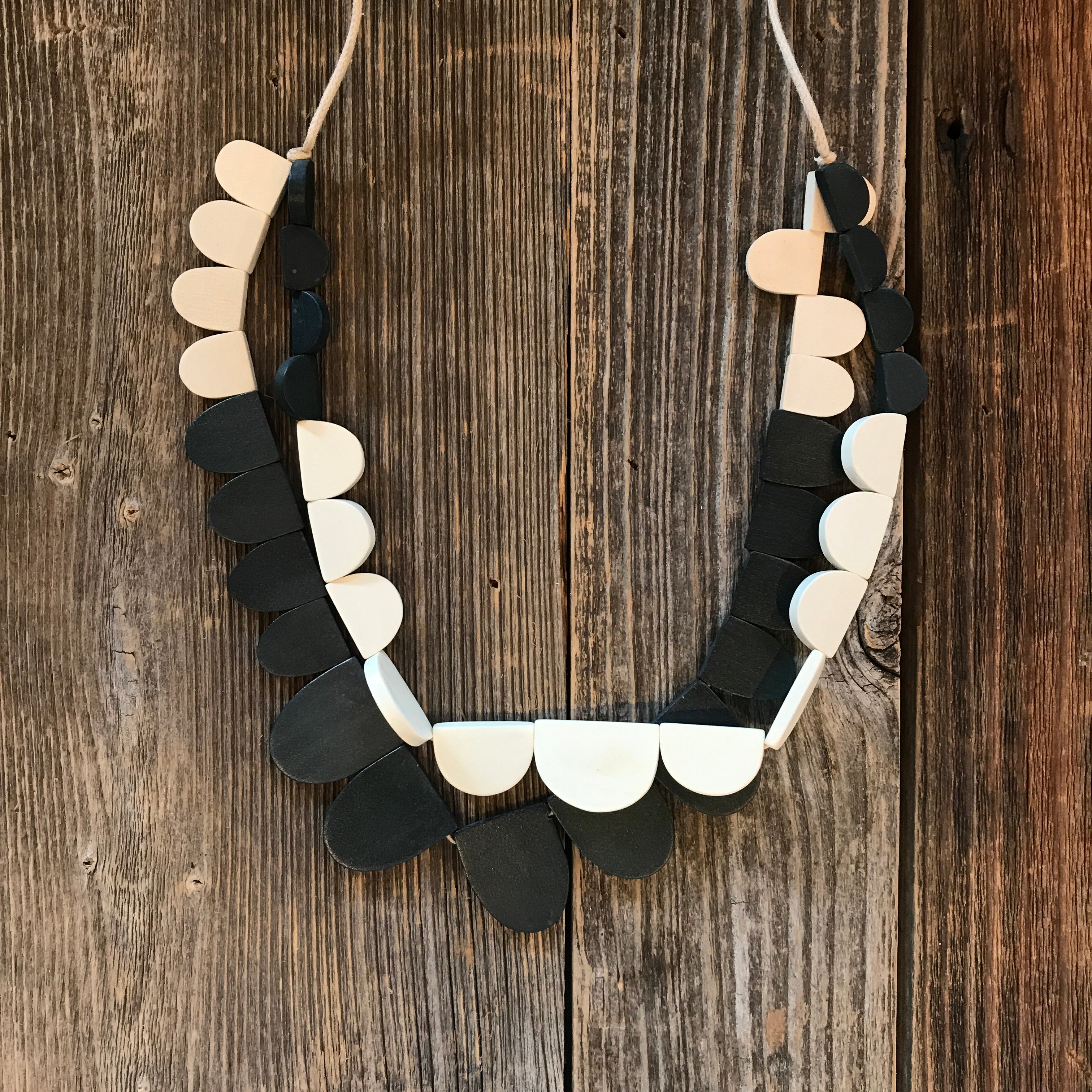 Beautiful Hands Semi Necklace L 2-row