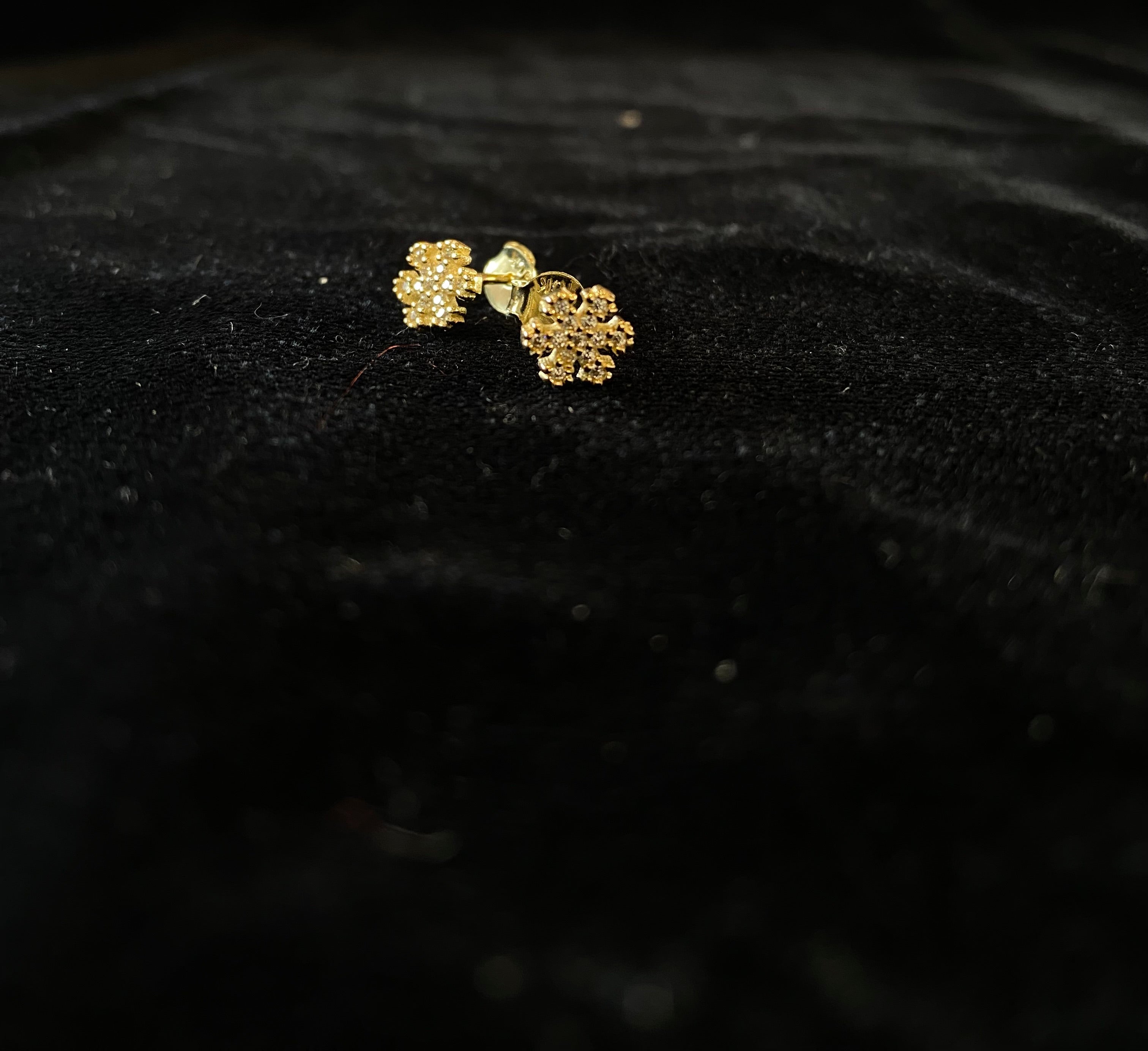 Bam 10kt YG CZ Snowflake Studs E255