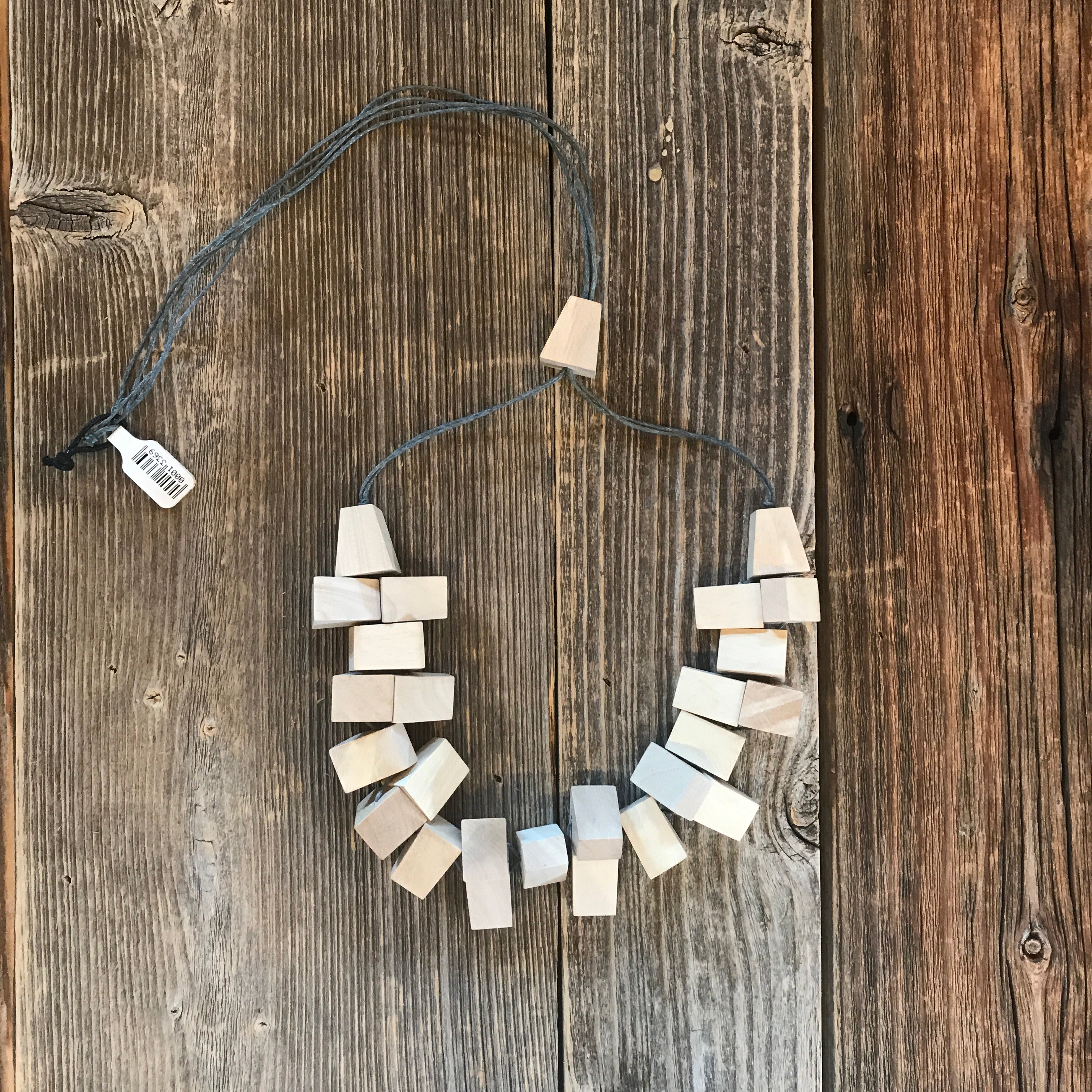 Beautiful Hands No Dye Necklace Block Natural