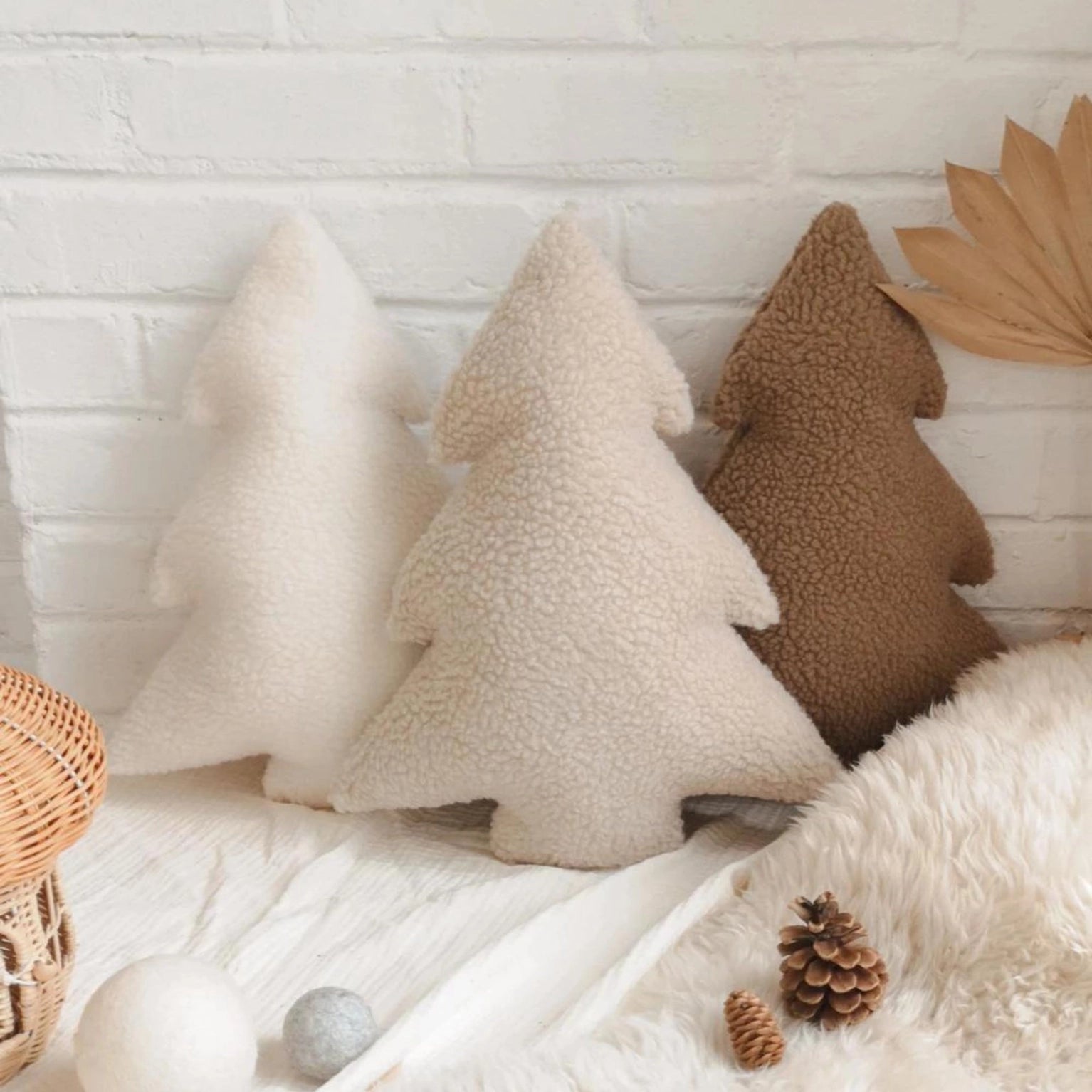 Winter Pine Tree pillow - Beige