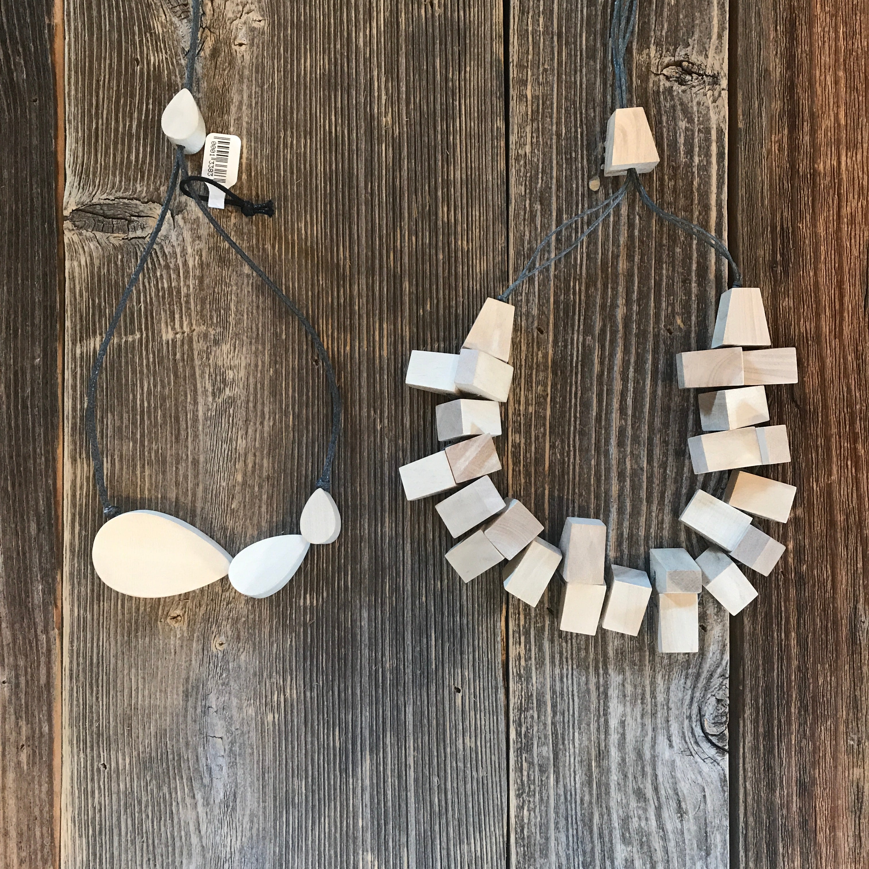 Beautiful Hands No Dye Necklace Block Natural