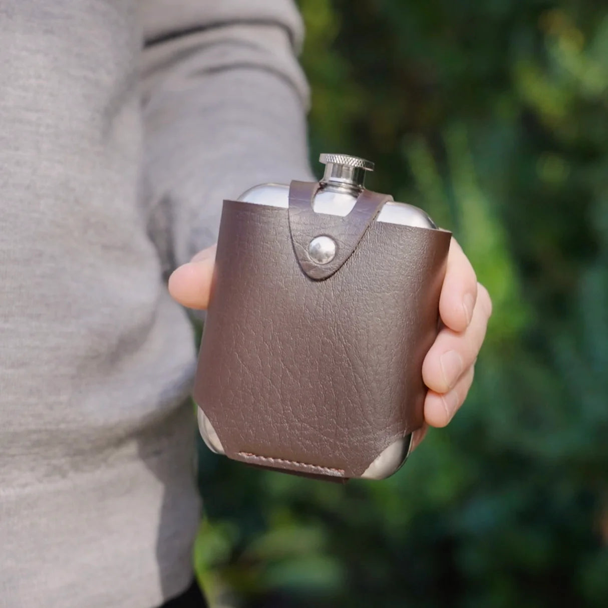 Viski Flask and Traveling Case