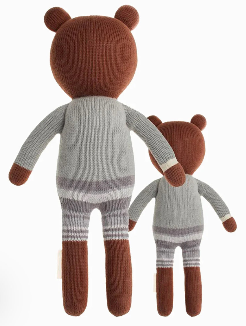 cuddle + kind Regular Oliver The Bear