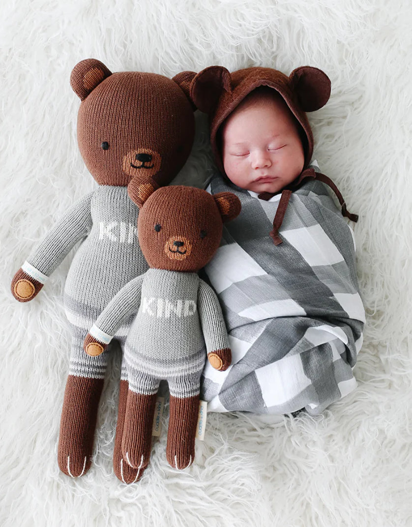 cuddle + kind Regular Oliver The Bear